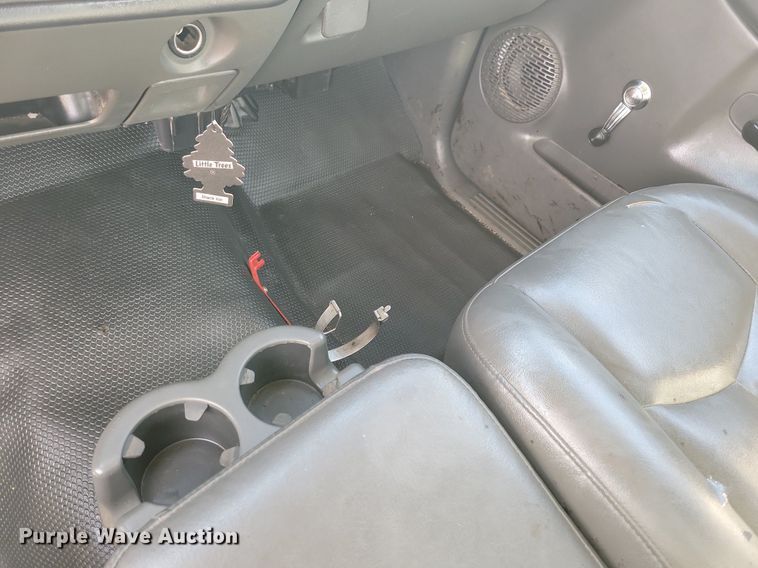 image for item LO9956 2004 Chevrolet Silverado 3500  dump bed pickup truck