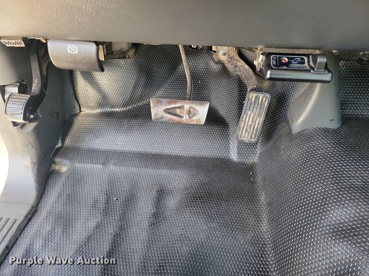 image for item LO9956 2004 Chevrolet Silverado 3500  dump bed pickup truck