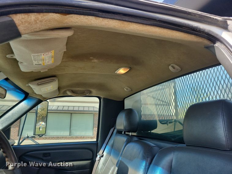 image for item LO9956 2004 Chevrolet Silverado 3500  dump bed pickup truck