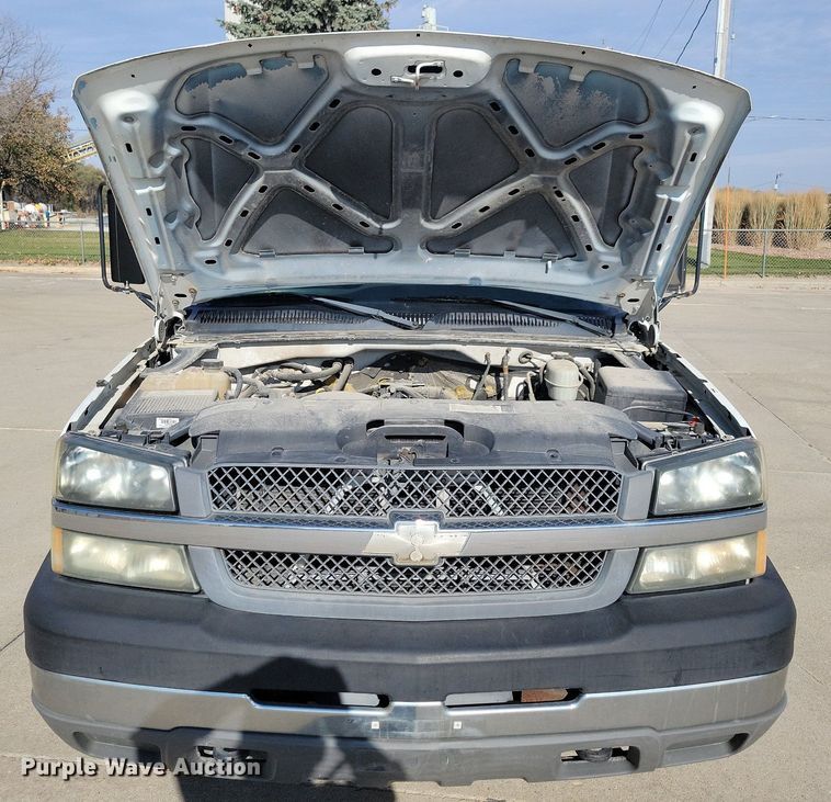 image for item LO9956 2004 Chevrolet Silverado 3500  dump bed pickup truck