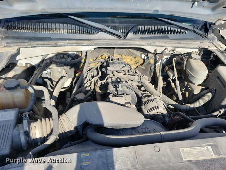 image for item LO9956 2004 Chevrolet Silverado 3500  dump bed pickup truck