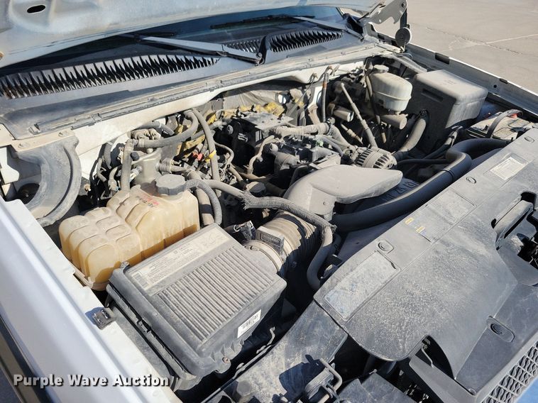 image for item LO9956 2004 Chevrolet Silverado 3500  dump bed pickup truck