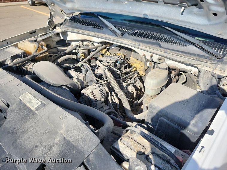 image for item LO9956 2004 Chevrolet Silverado 3500  dump bed pickup truck