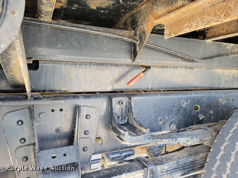 image for item LO9956 2004 Chevrolet Silverado 3500  dump bed pickup truck