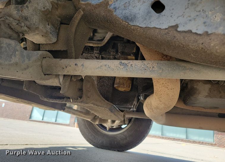 image for item LO9956 2004 Chevrolet Silverado 3500  dump bed pickup truck