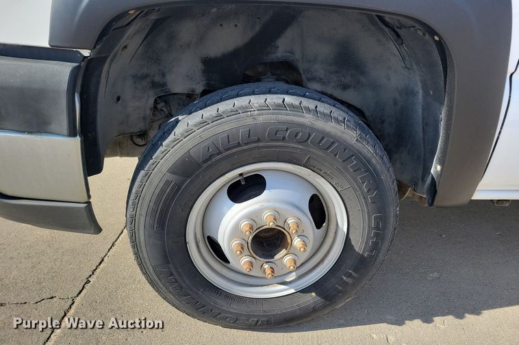 image for item LO9956 2004 Chevrolet Silverado 3500  dump bed pickup truck