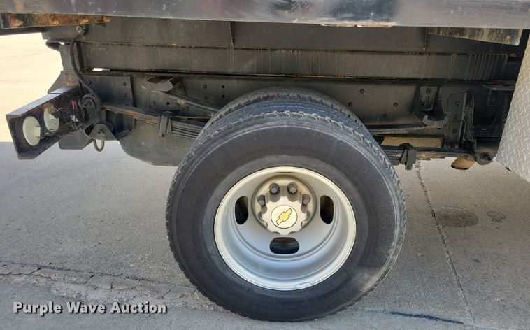 image for item LO9956 2004 Chevrolet Silverado 3500  dump bed pickup truck