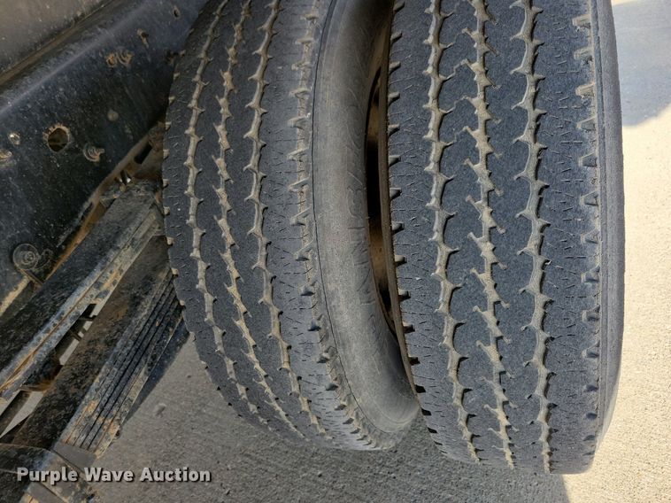 image for item LO9956 2004 Chevrolet Silverado 3500  dump bed pickup truck