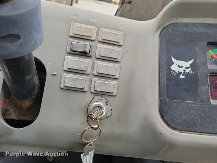 image for item LO9958 2006 Bobcat Toolcat 5600  utility vehicle