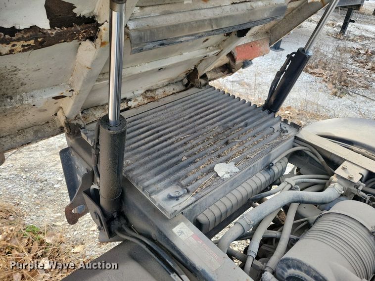 image for item LO9958 2006 Bobcat Toolcat 5600  utility vehicle