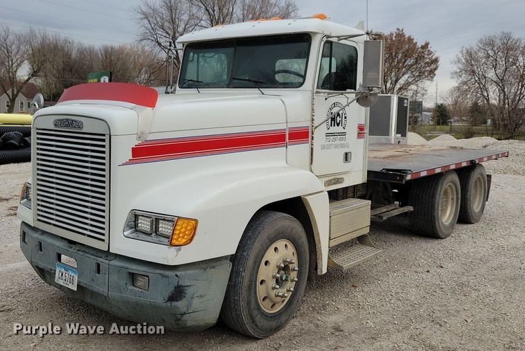 image for item LO9962 1995 Freightliner FLD 120  flatbed truck