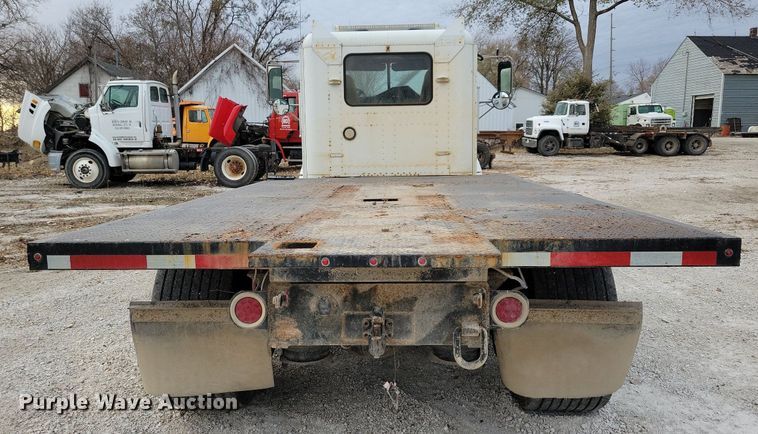 image for item LO9962 1995 Freightliner FLD 120  flatbed truck