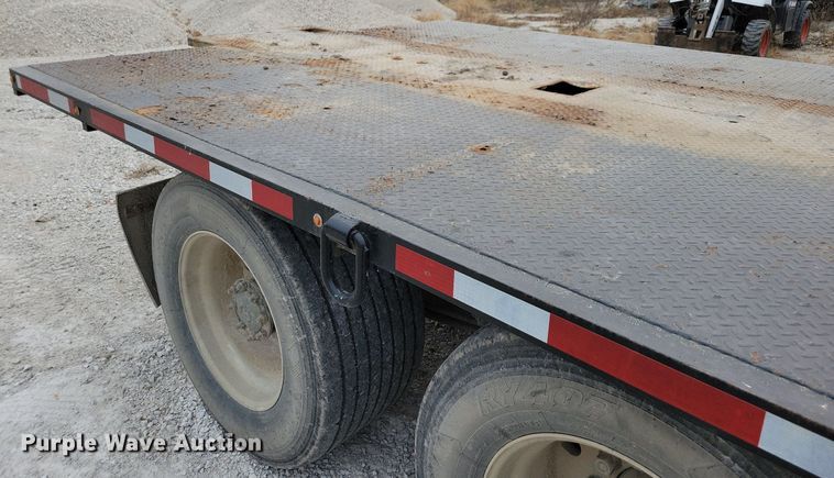 image for item LO9962 1995 Freightliner FLD 120  flatbed truck