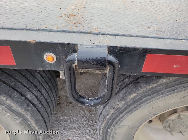 image for item LO9962 1995 Freightliner FLD 120  flatbed truck