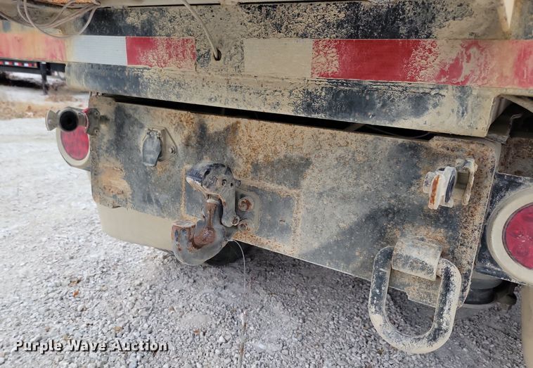 image for item LO9962 1995 Freightliner FLD 120  flatbed truck