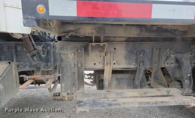 image for item LO9962 1995 Freightliner FLD 120  flatbed truck