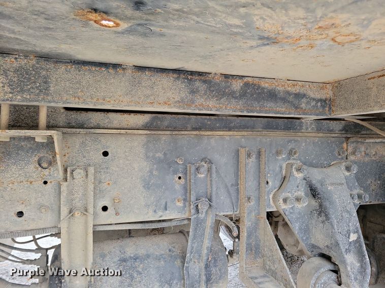 image for item LO9962 1995 Freightliner FLD 120  flatbed truck