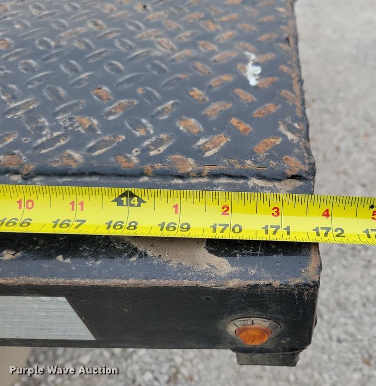 image for item LO9962 1995 Freightliner FLD 120  flatbed truck