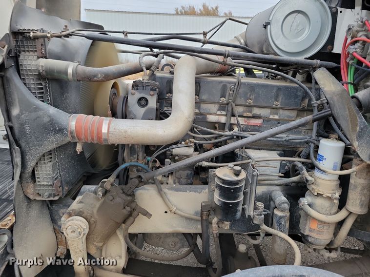 image for item LO9962 1995 Freightliner FLD 120  flatbed truck