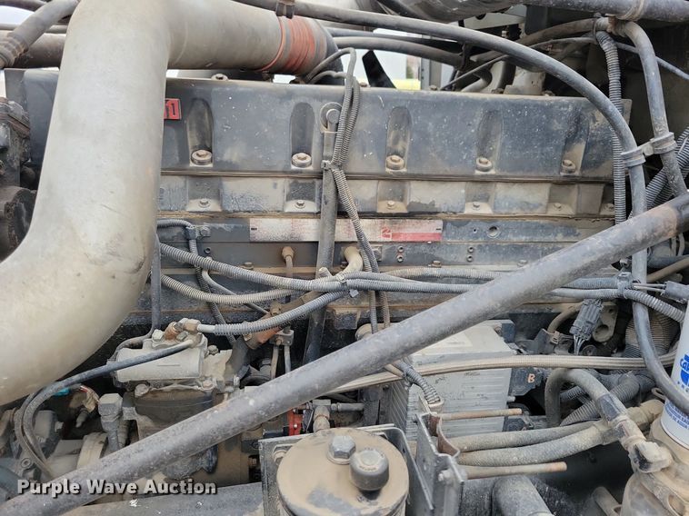 image for item LO9962 1995 Freightliner FLD 120  flatbed truck