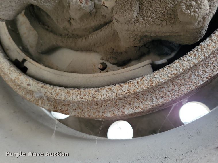 image for item LO9962 1995 Freightliner FLD 120  flatbed truck