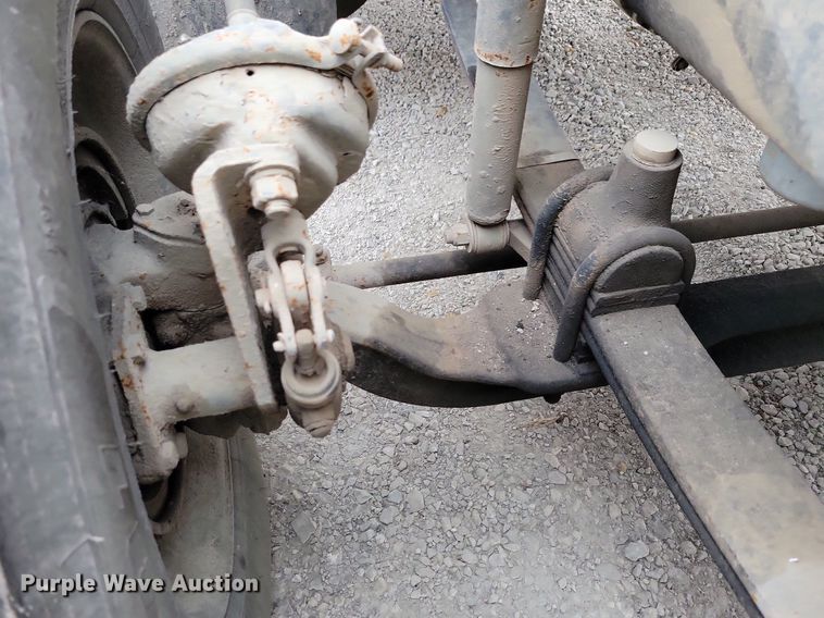 image for item LO9962 1995 Freightliner FLD 120  flatbed truck