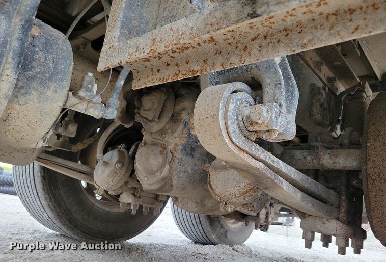 image for item LO9962 1995 Freightliner FLD 120  flatbed truck