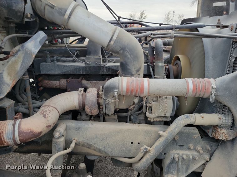 image for item LO9962 1995 Freightliner FLD 120  flatbed truck