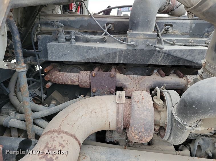 image for item LO9962 1995 Freightliner FLD 120  flatbed truck