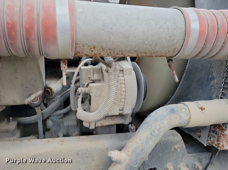 image for item LO9962 1995 Freightliner FLD 120  flatbed truck