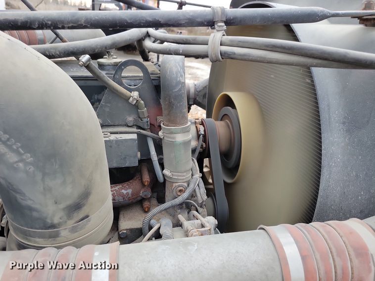 image for item LO9962 1995 Freightliner FLD 120  flatbed truck