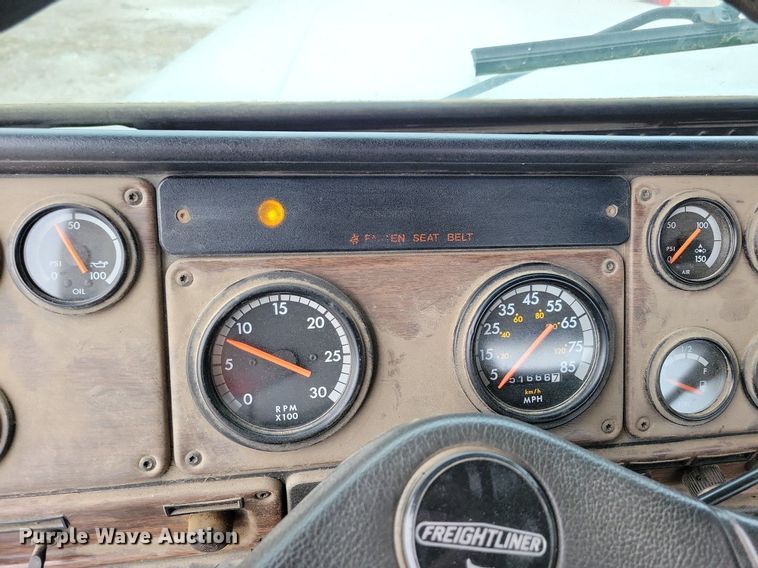 image for item LO9962 1995 Freightliner FLD 120  flatbed truck