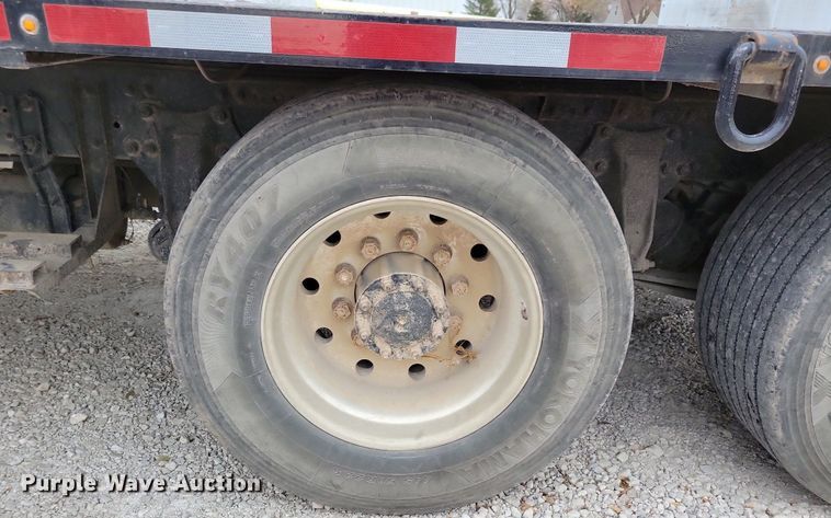 image for item LO9962 1995 Freightliner FLD 120  flatbed truck