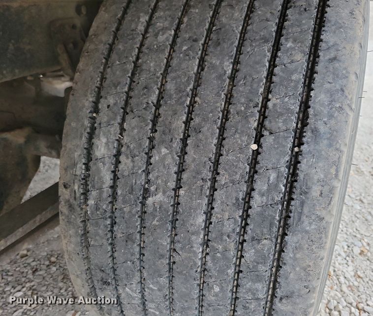 image for item LO9962 1995 Freightliner FLD 120  flatbed truck