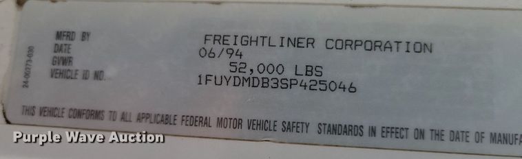 image for item LO9962 1995 Freightliner FLD 120  flatbed truck