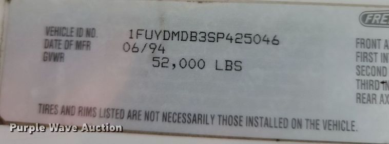 image for item LO9962 1995 Freightliner FLD 120  flatbed truck