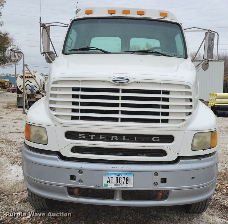 image for item LO9964 2006 Sterling A9500  truck cab and chassis