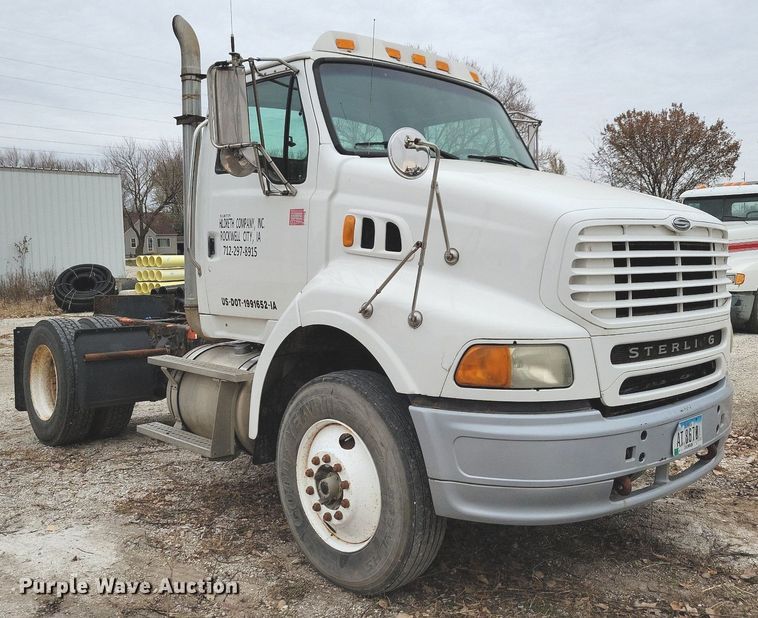 image for item LO9964 2006 Sterling A9500  truck cab and chassis