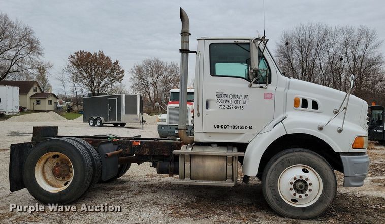 image for item LO9964 2006 Sterling A9500  truck cab and chassis