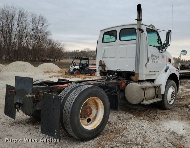 image for item LO9964 2006 Sterling A9500  truck cab and chassis