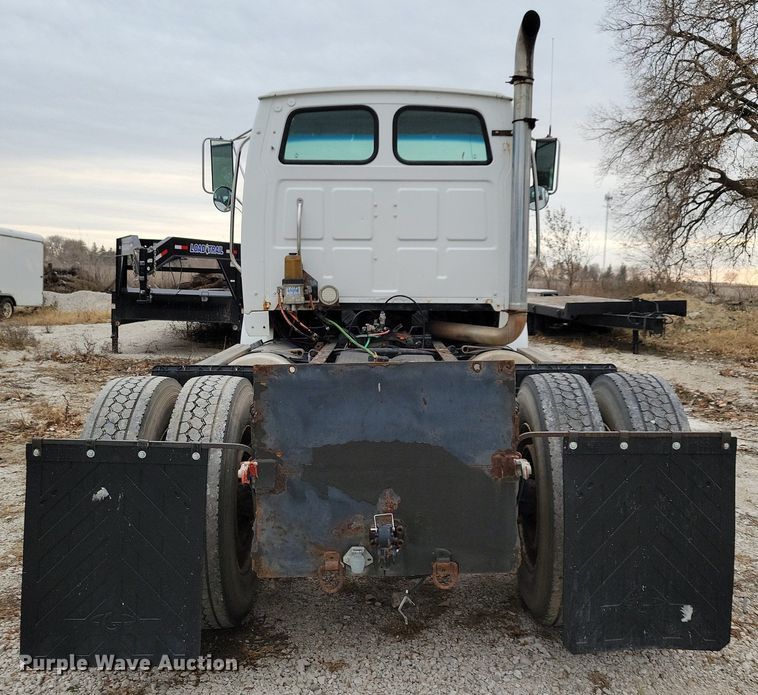 image for item LO9964 2006 Sterling A9500  truck cab and chassis