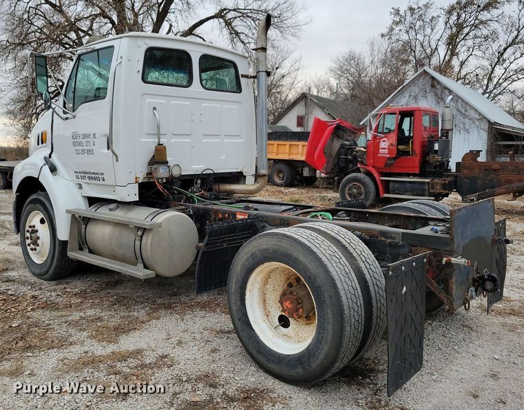 image for item LO9964 2006 Sterling A9500  truck cab and chassis