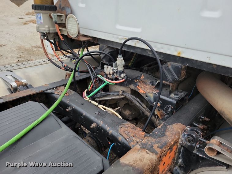 image for item LO9964 2006 Sterling A9500  truck cab and chassis