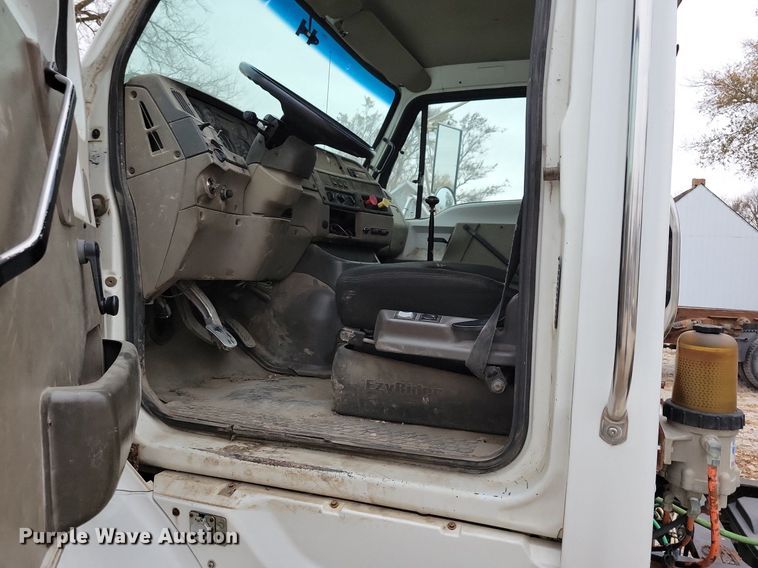 image for item LO9964 2006 Sterling A9500  truck cab and chassis
