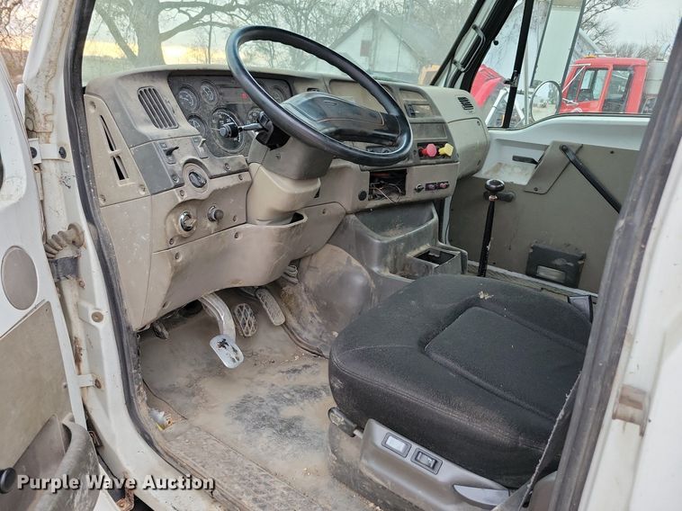 image for item LO9964 2006 Sterling A9500  truck cab and chassis