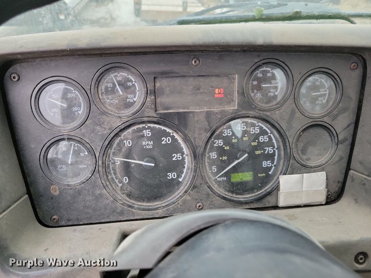 image for item LO9964 2006 Sterling A9500  truck cab and chassis