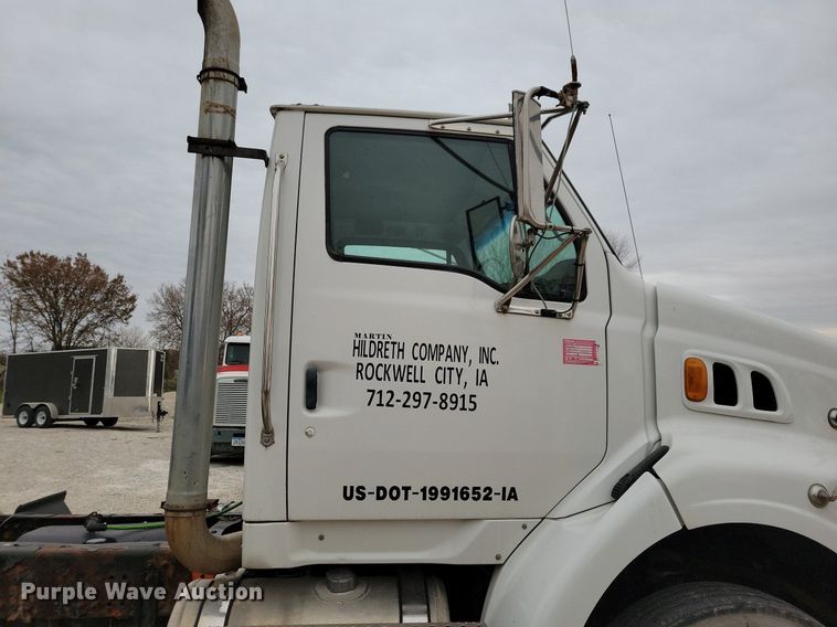 image for item LO9964 2006 Sterling A9500  truck cab and chassis