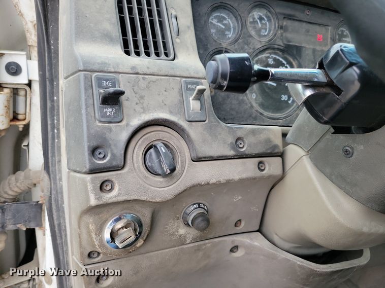 image for item LO9964 2006 Sterling A9500  truck cab and chassis