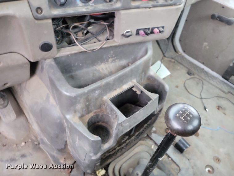 image for item LO9964 2006 Sterling A9500  truck cab and chassis