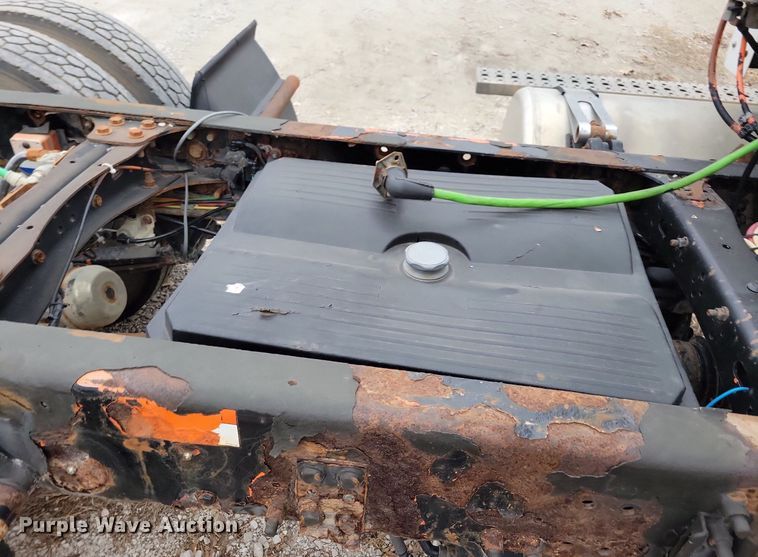 image for item LO9964 2006 Sterling A9500  truck cab and chassis